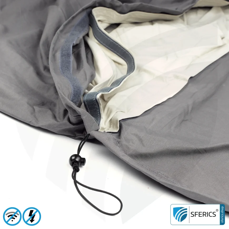Abschirmender Schlafsack Elektrosmog PRO | Mobiler Strahlenschutz gegen WLAN, Handy, LTE, 5G, ... mit Wirkungsgrad über 99,99 % (42 dB) | frei stehend, ohne Deckenaufhängung | NF erdbar
