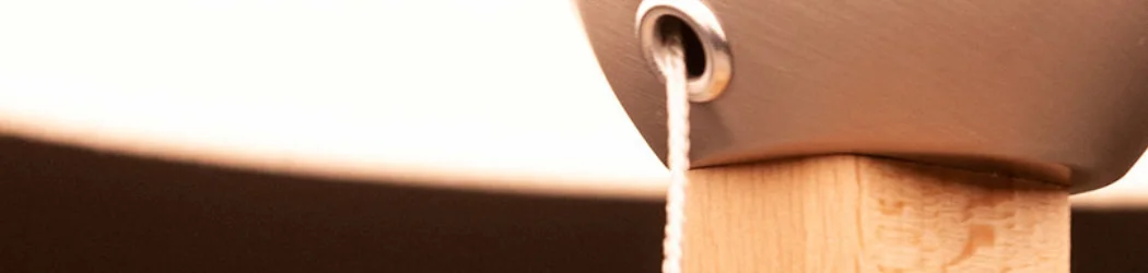 Geschirmte Tischlampe aus Buchenholz | Lampenschirm NATUR | aus Chintz, einem Baumwollgewebe in Leinenbindung | E27 Fassung
